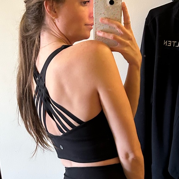 Lululemon long line bra in black- Size 6 - Picture 3 of 5